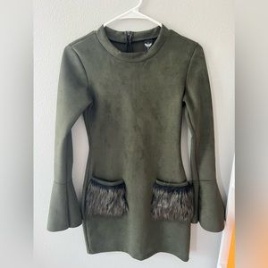 Suede short dress with fur pockets